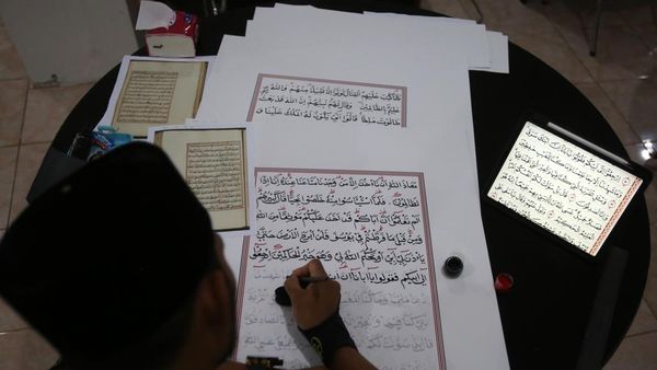 Begini Proses Penyalinan Naskah Manuskrip Mushaf Baiturrahman