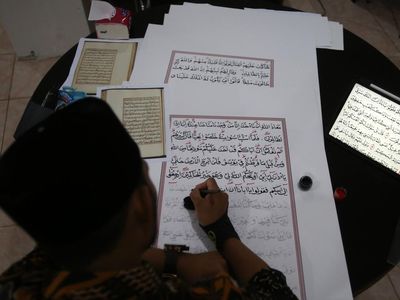 Begini Proses Penyalinan Naskah Manuskrip Mushaf Baiturrahman