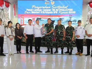 Gubernur Sumsel Sebut Sertifikat Tanah Puslatpur untuk Kepastian Hukum Gubernur Sumsel Sebut Sertifikat Tanah Puslatpur untuk Kepastian Hukum