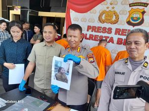 Kepergok Bonceng Wanita Lain, Afrizal Pukul Istri hingga Ditangkap Polisi Kepergok Bonceng Wanita Lain, Afrizal Pukul Istri hingga Ditangkap Polisi