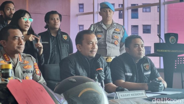 Polisi merilis kasus pembunuhan ibu dan anak dalam penampungan air di Tambora, Jakarta Barat.