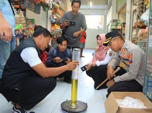 Satgas Pangan Temukan Minyakita di Pasar Ngawi Tak Sesuai Takaran Satgas Pangan Temukan Minyakita di Pasar Ngawi Tak Sesuai Takaran
