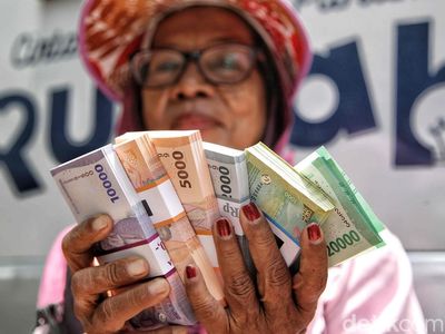 Potret Ramainya Penukaran Uang Baru di Jakarta Utara