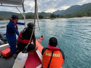 Remaja Asal Sumbawa Hilang Saat Surfing di Pantai Lendang Luar Lombok