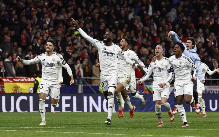 Real Madrid Lolos ke 8 Besar Liga Champions Soccer Football - Champions League - Round of 16 - Second Leg - Atletico Madrid v Real Madrid - Metropolitano, Madrid, Spain - March 12, 2025 Atletico Madrid players look dejected after the match REUTERS/Susana Vera