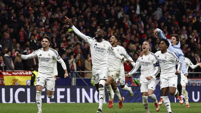 Real Madrid Lolos ke 8 Besar Liga Champions Soccer Football - Champions League - Round of 16 - Second Leg - Atletico Madrid v Real Madrid - Metropolitano, Madrid, Spain - March 12, 2025 Atletico Madrid players look dejected after the match REUTERS/Susana Vera