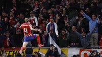 Atletico unggul 1-0 pada babak pertama lewat gol Conor Gallagher saat laga belum genap berjalan satu menit. Pada paruh kedua, Madrid menyia-nyiakan peluang emas untuk bikin gol usai penalti Vinicius Junior melambung. 