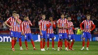 Para pemain Atletico Madrid tampak muram. 