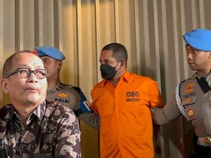 Bukti Skandal Pedofilia Eks Kapolres Ngada: Video Seks-Dress Anak Motif Love Bukti Skandal Pedofilia Eks Kapolres Ngada: Video Seks-Dress Anak Motif Love