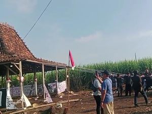 Rumah Joglo Juang Milik Petani Pundenrejo Pati Dirusak Sekelompok OTK Rumah Joglo Juang Milik Petani Pundenrejo Pati Dirusak Sekelompok OTK