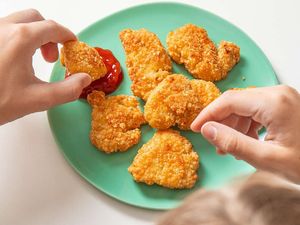 Sedih! Bocah Ini Nabung Demi Bisa Buka Puasa dengan Nugget Sedih! Bocah Ini Nabung Demi Bisa Buka Puasa dengan Nugget