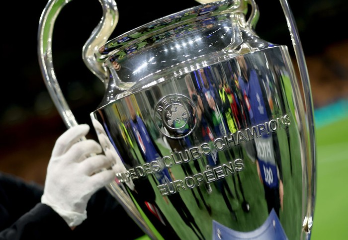 Trofi Liga Champions MILAN, ITALY - MARCH 11: The Champions League trophy before the UEFA Champions League 2024/25 UEFA Champions League 2024/25 Round of 16 Second Leg match between FC Internazionale Milano and Feyenoord at on March 11, 2025 in Milan, Italy. (Photo by Carl Recine - UEFA/UEFA via Getty Images)