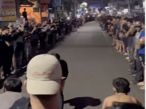 Viral Balap Lari Jelang Sahur Tutup Jalan di Bekasi, Polisi Turun Tangan Viral Balap Lari Jelang Sahur Tutup Jalan di Bekasi, Polisi Turun Tangan