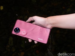 Video: vivo V50 Hadir dengan Kamera Smartphone yang Tahan Air