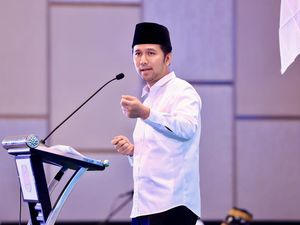 Wagub Emil Ungkap Pemprov Jatim Selesaikan Banyak Kasus Penahanan Ijazah Wagub Emil Ungkap Pemprov Jatim Selesaikan Banyak Kasus Penahanan Ijazah