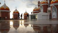 Wisata Religi Masjid 99 Kubah Asmaul Husna di Makassar