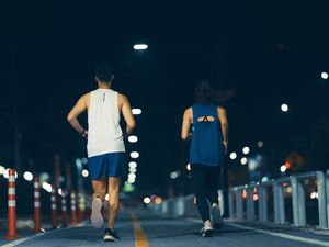 Fenomena Balap Lari Jelang Sahur Marak Tiap Ramadan, Ini Wanti-wanti Praktisi Kebugaran Fenomena Balap Lari Jelang Sahur Marak Tiap Ramadan, Ini Wanti-wanti Praktisi Kebugaran