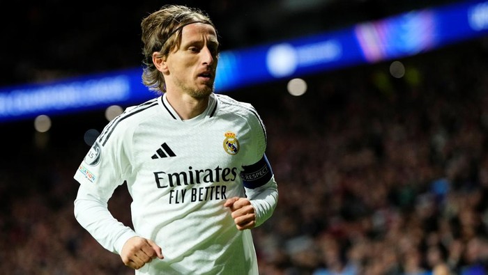 Luka Modric central midfield of Real Madrid and Croatia during the UEFA Champions League 2024/25 UEFA Champions League 2024/25 Round of 16 second leg match between Atletico de Madrid and Real Madrid C.F. at Estadio Riyadh Air Metropolitano on March 12, 2025 in Madrid, Spain.  (Photo by Jose Breton/Pics Action/NurPhoto via Getty Images)