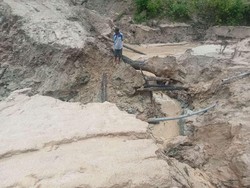 Jalan di Mamasa 3 Hari Lumpuh karena Amblas, Pemkab Keluhkan Alat Berat Minim