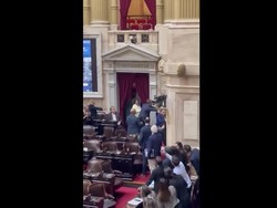 Video: Baku Hantam di Kongres Argentina gegara Bahas Pemakzulan Presiden