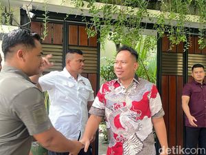 Vicky Prasetyo Temui Jokowi di Solo, Minta Wejangan soal Politik Vicky Prasetyo Temui Jokowi di Solo, Minta Wejangan soal Politik