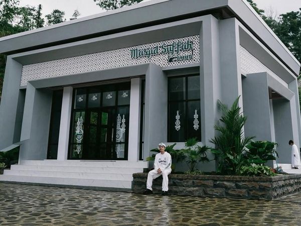 Penjelasan Atta Halilintar Bangun 5 Masjid dan 3 Sekolah