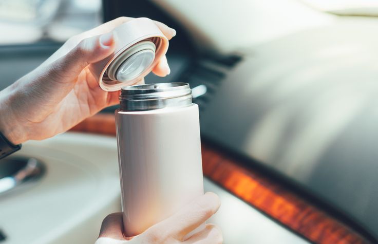 apakah bahaya minum dari botol minum plastik di dalam mobil?