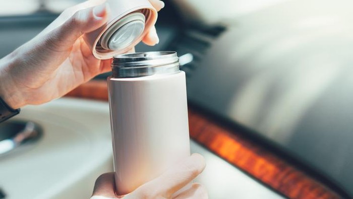 botol minum apakah ancaman minum dari botol minum plastik di dalam mobil?