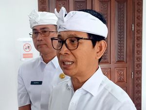 Adi Arnawa Jelaskan Syarat Pemberian Bantuan Hari Raya Rp 2 Juta per KK Adi Arnawa Jelaskan Syarat Pemberian Bantuan Hari Raya Rp 2 Juta per KK