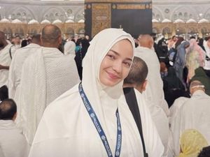 Enzy Storia Pamer Foto Masa Kecil, Paras Cantiknya Langsung Jadi Sorotan Enzy Storia Pamer Foto Masa Kecil, Paras Cantiknya Langsung Jadi Sorotan