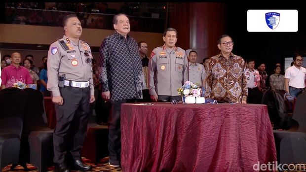 Founder & Chairman CT Corp, Chairul Tanjung (CT) bersama Wakapolri Komjen Ahmad Dofiri, Gubernur Jakarta Pramono Anung, dan Kakorlantas Polri Irjen Agus Suryo Nugroho hadir dalam diskusi dan peluncuran program 'Mudik Aman, Keluarga Nyaman Bersama Korlantas Polri'. Foto: Dok. detikcom.