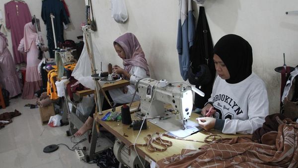 Geliat Produksi Busana Muslim Jelang Lebaran di Malang