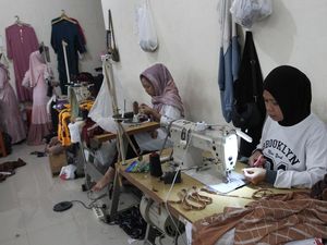 Geliat Produksi Busana Muslim Jelang Lebaran di Malang