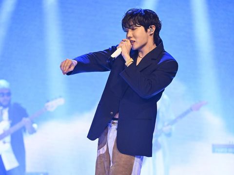 THE TONIGHT SHOW STARRING JIMMY FALLON -- Episode 2105 -- Pictured: Musical guest j-hope performs on Monday, March 10, 2025 -- (Photo by: Todd Owyoung/NBC via Getty Images)