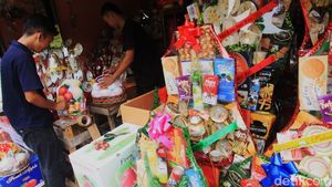 Geliat Penjualan Parsel Lebaran di Jalan Barito