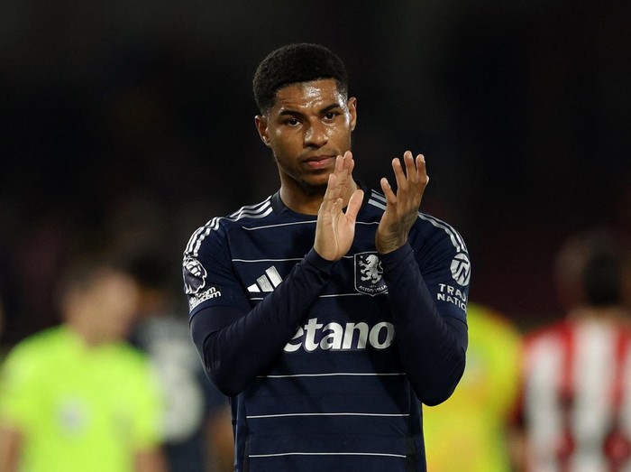 Soccer Football - Premier League - Brentford v Aston Villa - GTech Community Stadium, London, Britain - March 8, 2025 Aston Villa's Marcus Rashford celebrates after the match REUTERS/Ian Walton EDITORIAL USE ONLY. NO USE WITH UNAUTHORIZED AUDIO, VIDEO, DATA, FIXTURE LISTS, CLUB/LEAGUE LOGOS OR 'LIVE' SERVICES. ONLINE IN-MATCH USE LIMITED TO 120 IMAGES, NO VIDEO EMULATION. NO USE IN BETTING, GAMES OR SINGLE CLUB/LEAGUE/PLAYER PUBLICATIONS. PLEASE CONTACT YOUR ACCOUNT REPRESENTATIVE FOR FURTHER DETAILS..