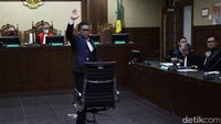 Momen Sekjen PDIP Hasto Kristiyanto Jalani Sidang Dakwaan