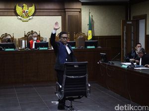 Momen Sekjen PDIP Hasto Kristiyanto Jalani Sidang Dakwaan