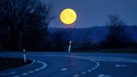 Penampakan Fenomena Worm Moon di Langit Meksiko hingga AS