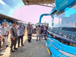 Bus Mudik Melintas di Bandung Dilarang Pakai Klakson Telolet! Bus Mudik Melintas di Bandung Dilarang Pakai Klakson Telolet!