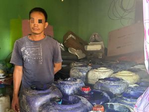 Polisi Ringkus Penimbun BBM Subsidi di OKU, 57 Jerigen Berisi Solar Disita