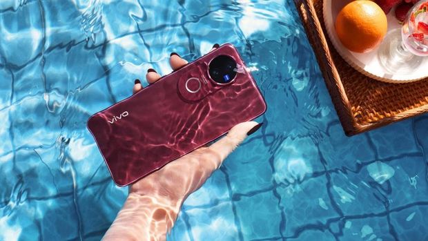 Vivo resmi meluncurkan ponsel midrange terbaru Vivo V50 pada Kamis (13/3). Ponsel ini dibanderol dengan harga mulai Rp6,499 juta.