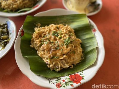 Warkop Ini Tawarkan Indomie Carbonara dan Sapi Asap yang Smokey
