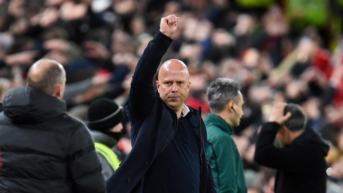 Arne Slot berpeluang besar meraih gelar Liga Inggris di musim pertama melatih Liverpool. Foto: REUTERS/Peter Powell