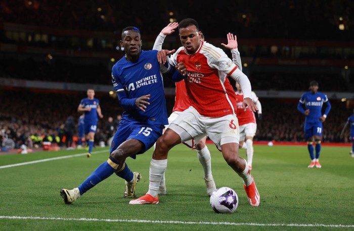 LONDON, ENGLAND - APRIL 23: Gabriel Magalhaes of Arsenal tangles with Nicolas Jackson of Chelsea during the Premier League match between Arsenal FC and Chelsea FC at Emirates Stadium on April 23, 2024 in London, England. (Photo by Marc Atkins/Getty Images) (Photo by Marc Atkins/Getty Images)