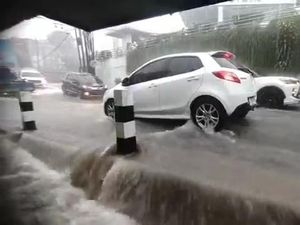 Kawasan Suhat dan Borobudur Malang Banjir Usai Diguyur Hujan Kawasan Suhat dan Borobudur Malang Banjir Usai Diguyur Hujan