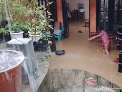 Banjir yang Lagi-lagi Merendam Pemukiman di Cimanggung