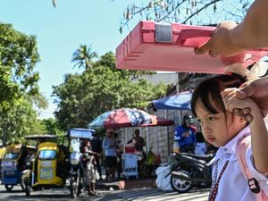 Cuaca Ekstrem Halangi Jutaan Anak untuk Bersekolah