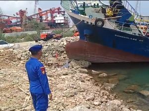 Ditpolairud Polda Jatim Ambil Alih Penanganan Ledakan Kapal di Lamongan Ditpolairud Polda Jatim Ambil Alih Penanganan Ledakan Kapal di Lamongan