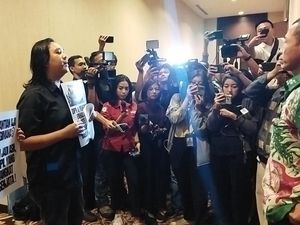 Video: KontraS Geruduk Rapat Tertutup DPR, Minta Setop Revisi UU TNI Video: KontraS Geruduk Rapat Tertutup DPR, Minta Setop Revisi UU TNI